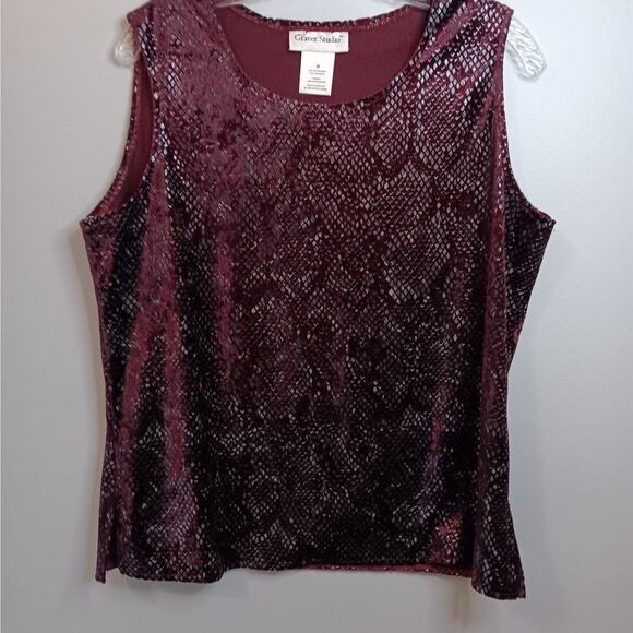 Garver Studio Tops - EUC Graver Studio Size M Sleeveless Burgundy Rounded Neck Velour Snake-Skin Top